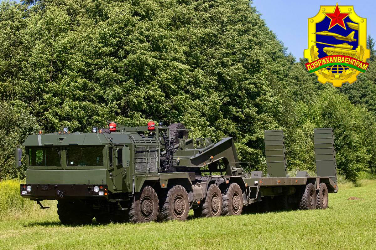 автопоезд-тяжеловоз в составе седельного тягача МЗКТ-741501 и полуприцепа МЗКТ-720100